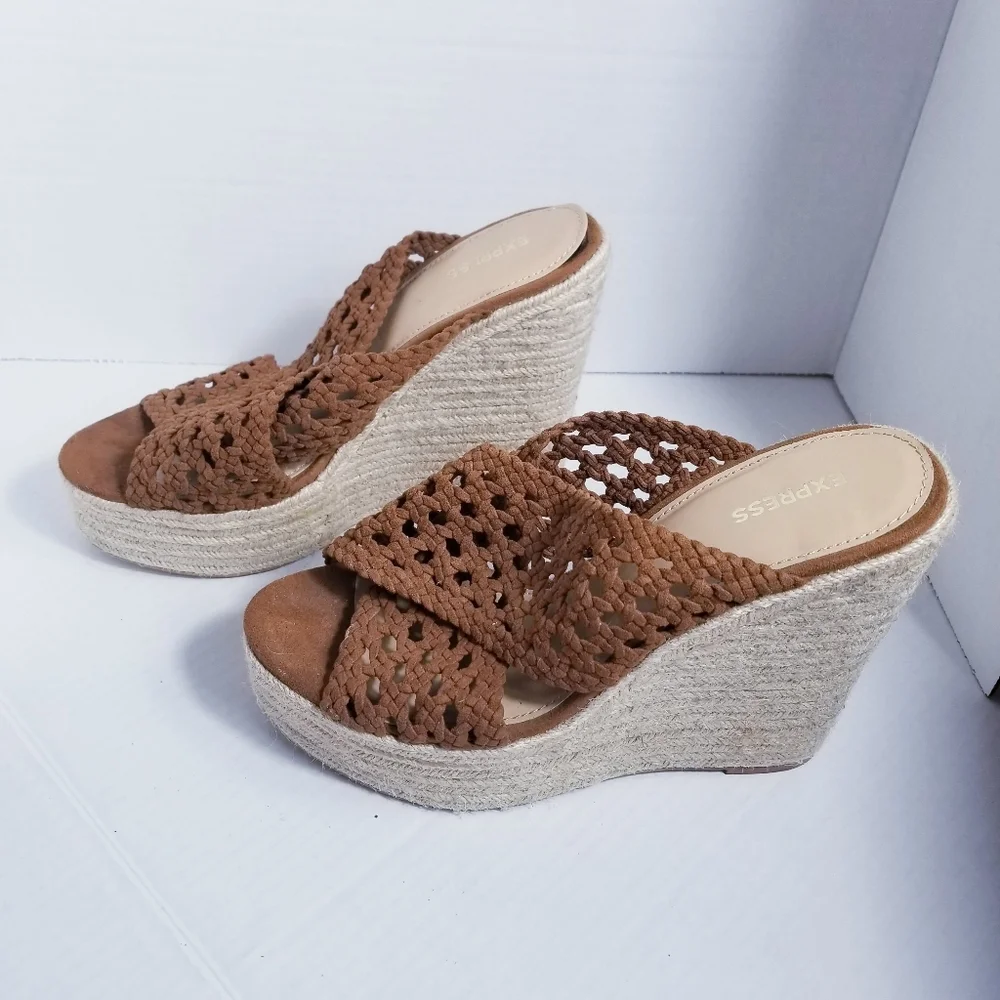 EXPRESS BROWN WEDGES SIZE WOMENS 10